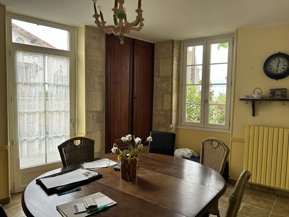 Charmante maison de caractère avec cave voûtée et jardins