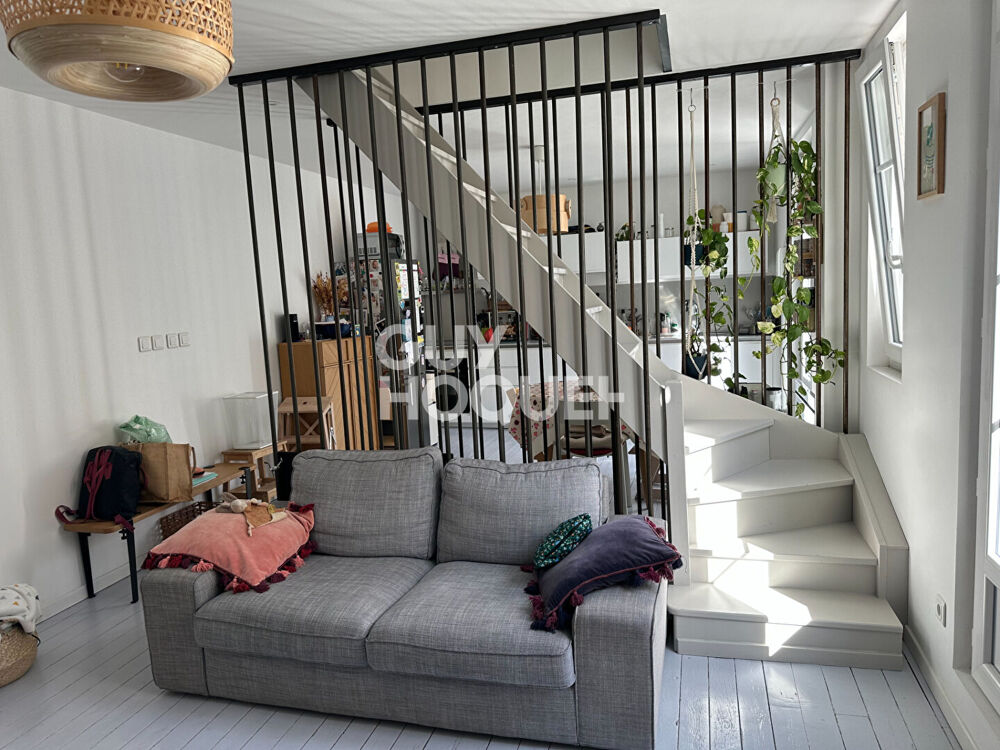 NOUVEAU PRIX - MAISON DE VILLE ATYPIQUE AU CALME -3 CHAMBRES - COUR -BALCON