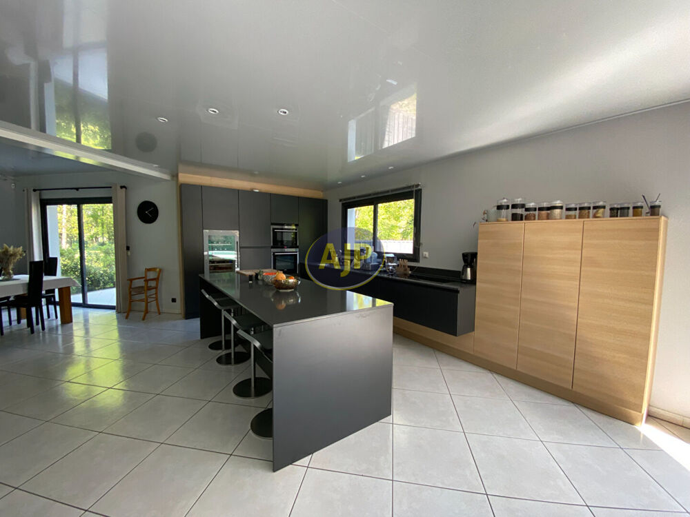 Maison d' architecte 8 pièces à 5 kms de la plage