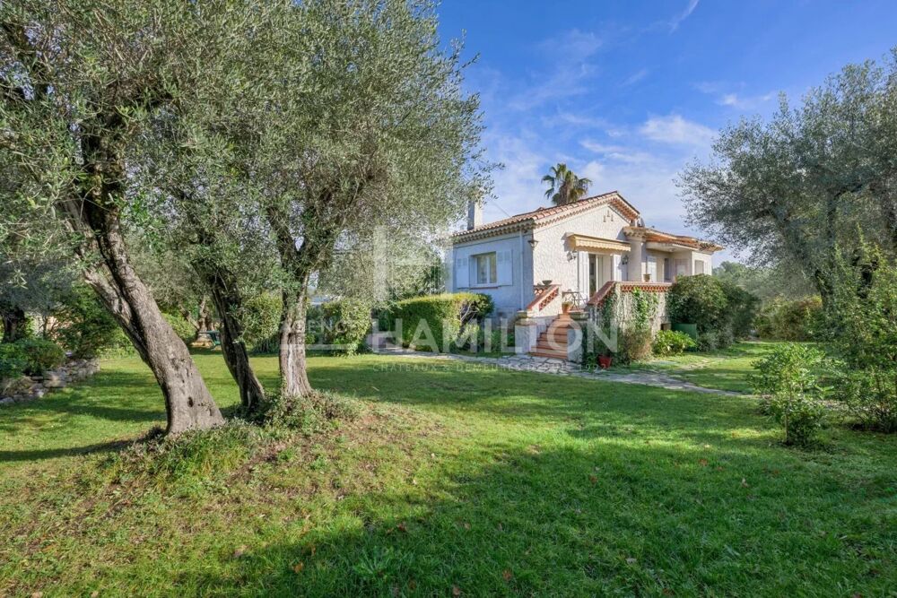 Maison de charme avec piscine à proximité de Valbonne