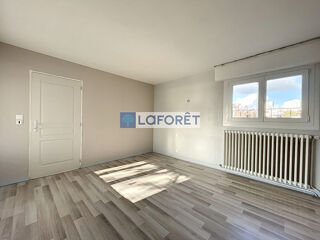  Appartement à louer 5 pièces 92 m²