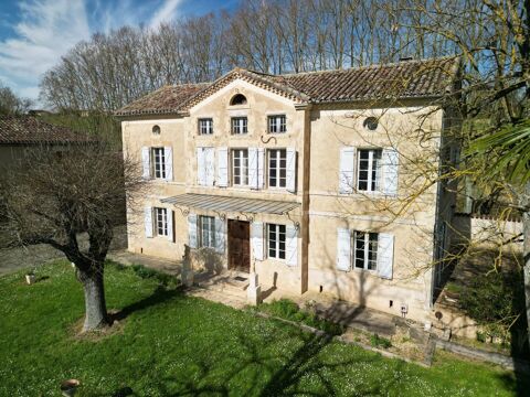   Maison d'époque avec maison d'amis et grand parc. Maison - 8 pièce(s) - 332 m²