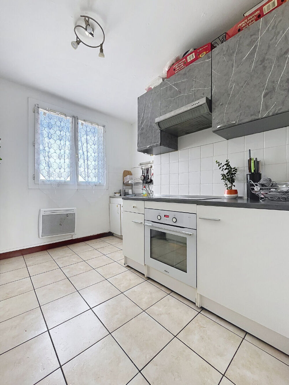 Appartement Livron Sur Drome lumineux et climatisé 3 pièce(s) 52.46 m2