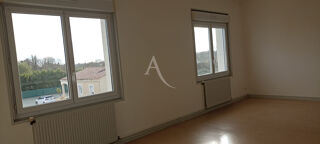  Appartement à louer 4 pièces 79 m²