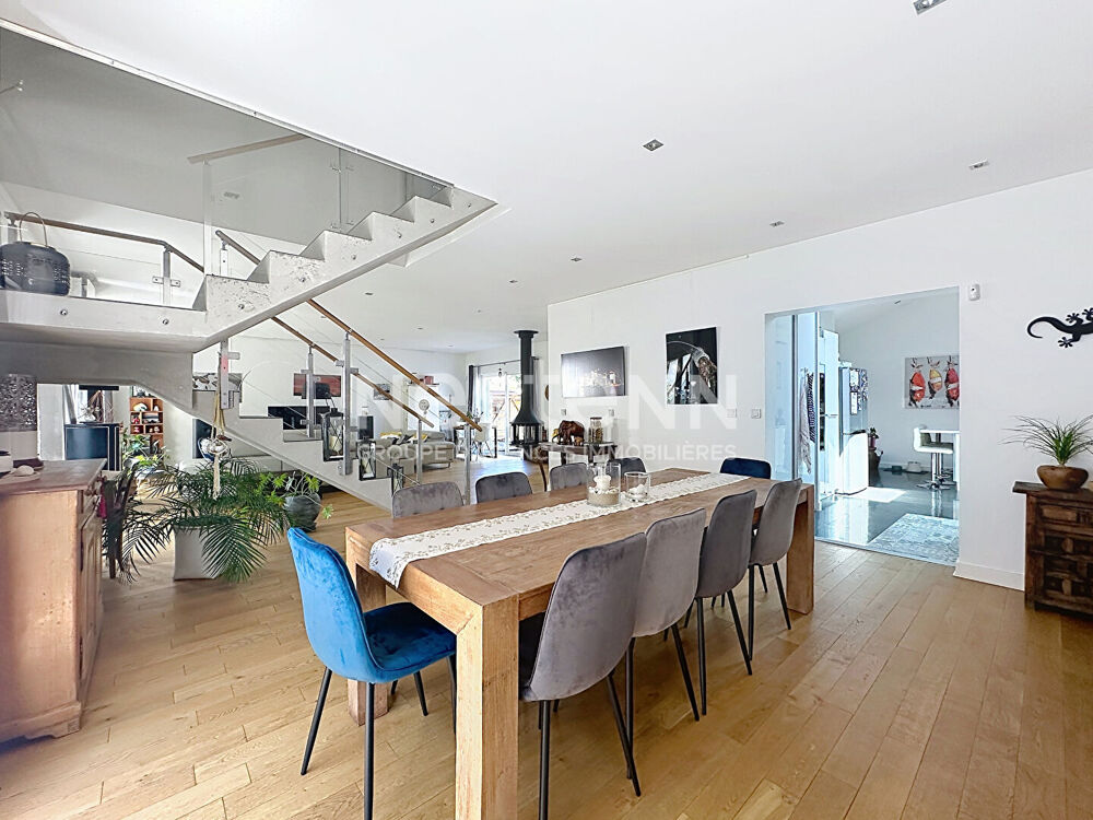 Vente Maison Grande maison d'exception 5 pièces 4 chambres avec piscine et terrasses - 69500 BRON Bron