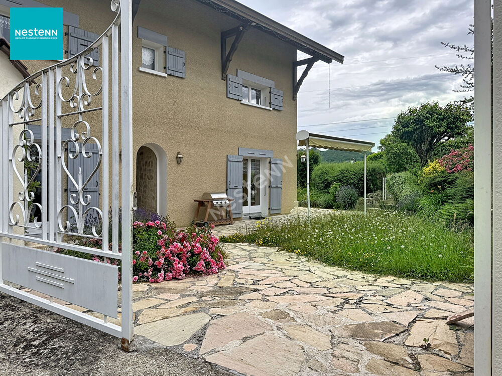 ETERCY _ Maison 9 pièces de 380 m², terrain de 900 m² avec piscine, jardin et garage double, à vendre