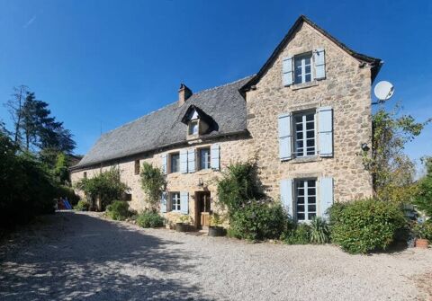   Une grande propriété de caractère avec nombreuses dépendances et terrains. Maison - 10 pièce(s) - 300 m²
