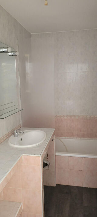  Appartement à louer 3 pièces 60 m²