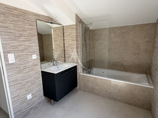  Appartement à louer 4 pièces 122 m²