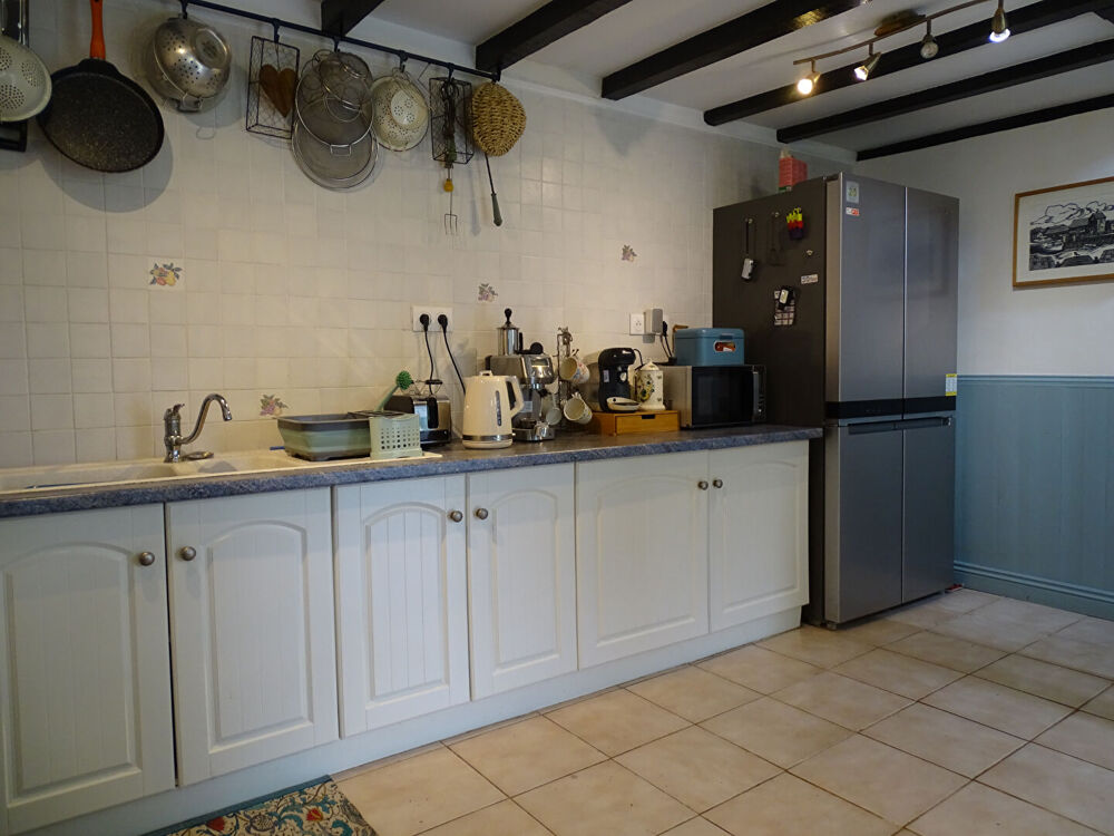 FINISTÈRE. Belle maison individuelle en pierre de 3 chambres avec jardin clos à Poullaouen
