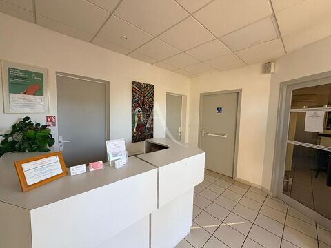 Local commercial - cabinet m&eacute;dical - Saint Medard En Jalles 970 33160 Saint medard en jalles