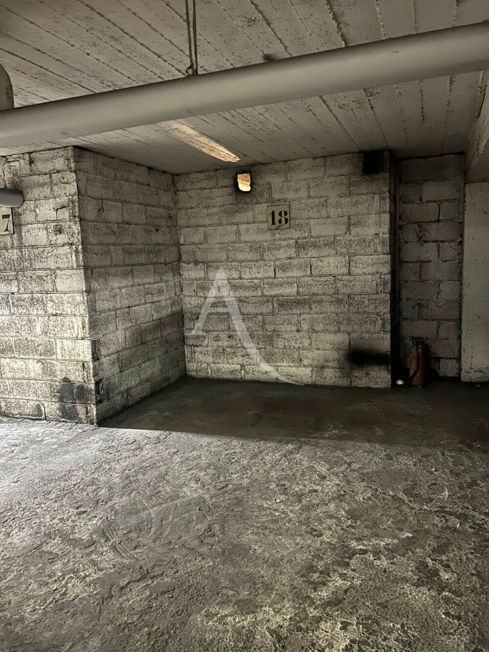 Location Parking/Garage PARKING EN SOUS SOL Paris 18
