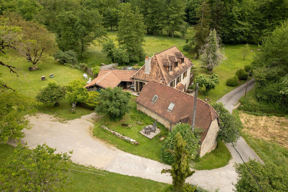 Moulin à eau de charme du XVIe siècle en Corrèze, cadre exceptionnel et potentiel rare