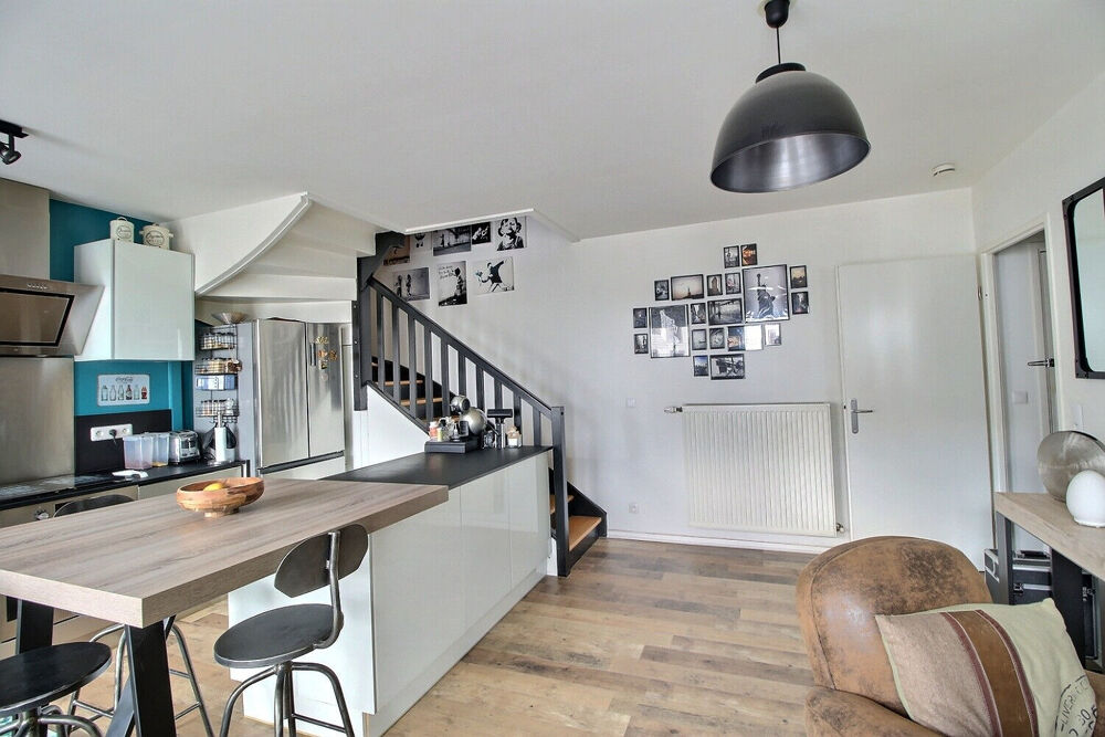 Vente Appartement Appartement  en duplex  de type 3 pièces 54.03 utiles (51.23 m² carrez)  revisité en grand F2 représentant 54.03 m² utiles Massy