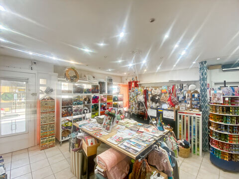   BOURBOURG - Fonds de commerce 51 m² - Mercerie - Laine - Tissus - Dépôt Lingerie 