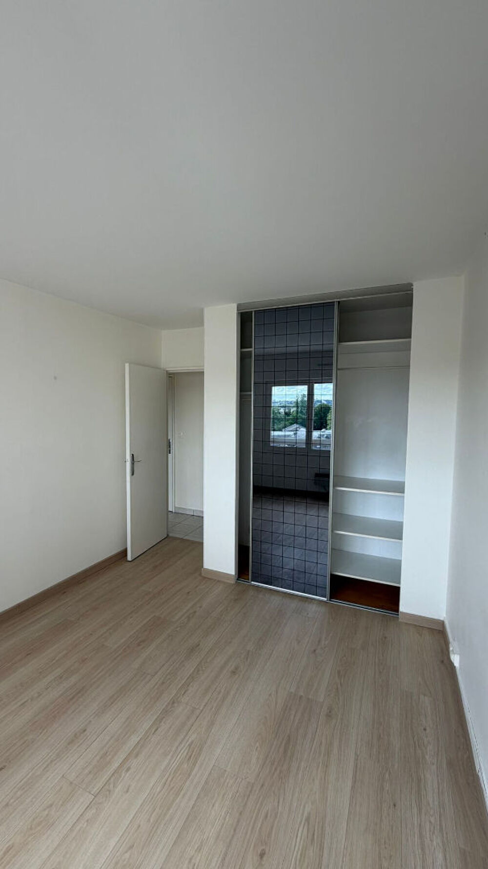 Location Appartement Appartement 3 pièces à louer à Chelles - Réf. 127 Chelles