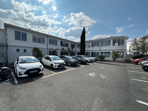 Local d'activit&eacute; Bruges limite Bouscat 440 m2 6666 33520 Bruges