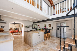  Maison à vendre 15 + pièces 404 m²