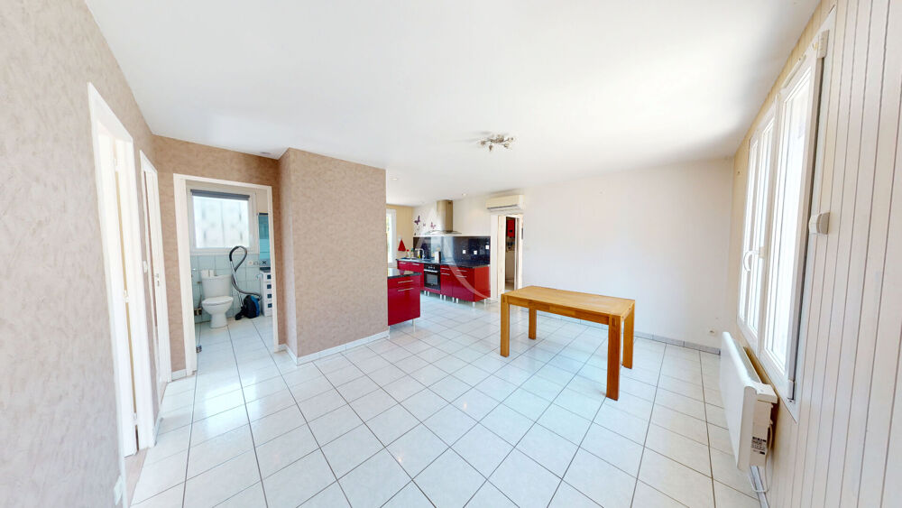 Maison de plain-pied à vendre à Saint-Jean-de-Braye, 2 chambres, garage, panneaux solaires et climatisation