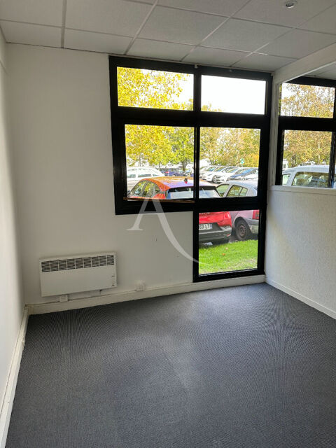   À LOUER  Bureaux 41 m² en rez-de-chaussée Vannes, centre d'affaires 