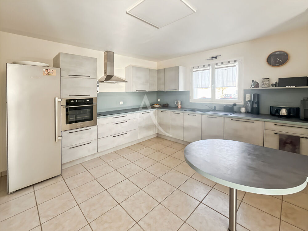 Maison contemporaine avec suite parentale, piscine chauffée et pergola bioclimatique à Saint-Christophe-du-Ligneron