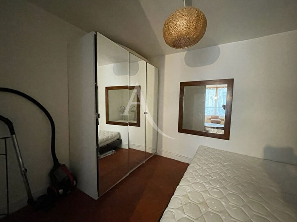 Location Appartement Studio meublé avec un coin nuit isolé Paris 12
