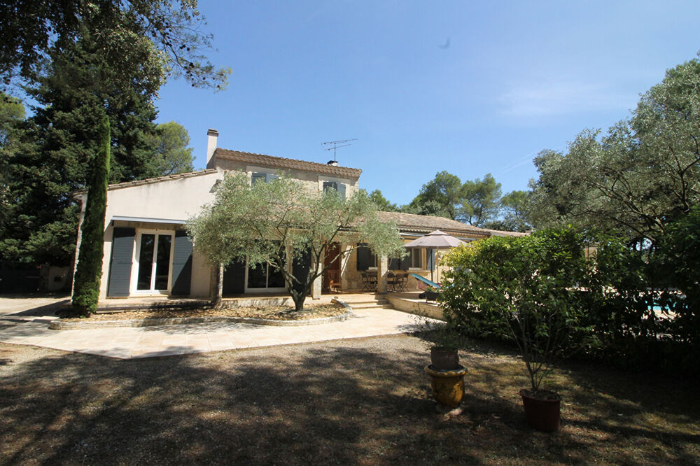 NIMES Très belle maison de 154m² habitable avec 3000m² de terrain arboré, piscine, garage, serre