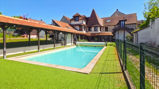  Maison à vendre 15 + pièces 402 m²