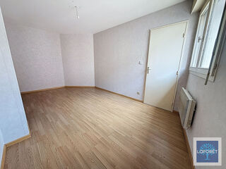  Appartement à louer 4 pièces 82 m²