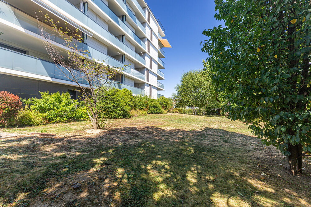 AGENCE IMMOBILIERE LAFORET - EXCLUSIVITE - "EUCALYPTUS" - ANNECY - SECTEUR LAC / MAVERIA - APPARTEMENT T3 de 59,74m2 - BALCON -