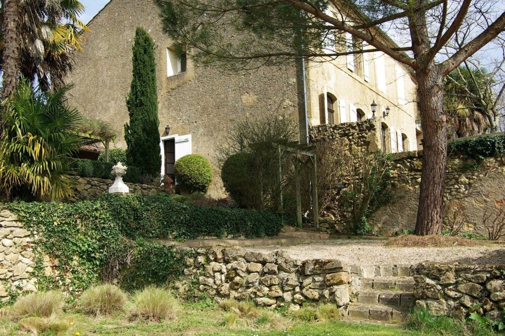 ELEGANTE MAISON DE VILLAGE AVEC VUES