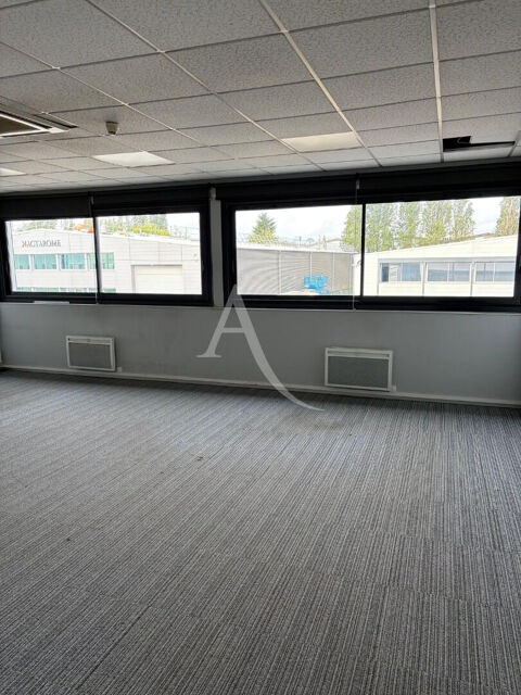   Local commercial VERRIERES LE BUISSON 1415.50 m² 