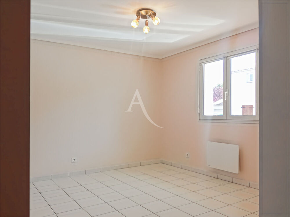   Challans  - Médiathèque Local professionnel 98 m² Challans