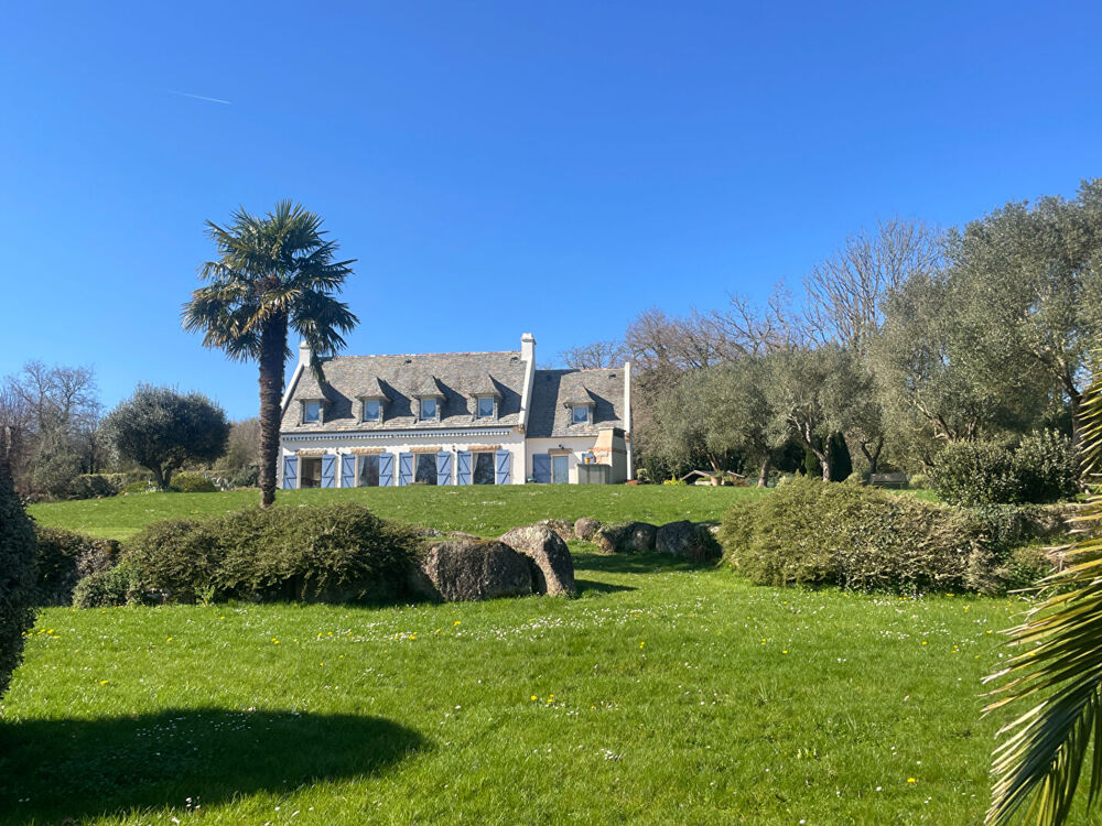 FINISTÈRE: Proche Brest. Superbe propriété côtière de 6 chambres avec accès direct au bord de l'eau.