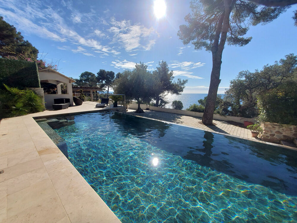 VILLA SAINT RAPHAEL ATYPIQUE FACE MER- VUE PANORAMIQUE - COUP DE COEUR