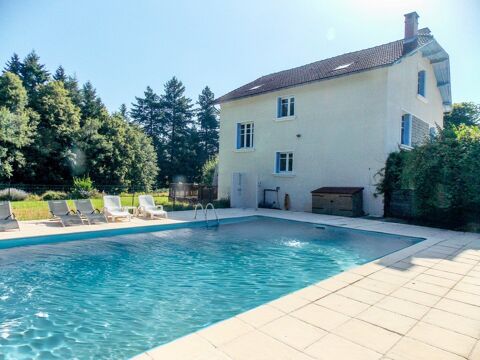   Belle maison individuelle en pierre rénovée de 6 chambres avec belle piscine et grand jardin attenant. Maison - 9 pièce(s) - 210 m²