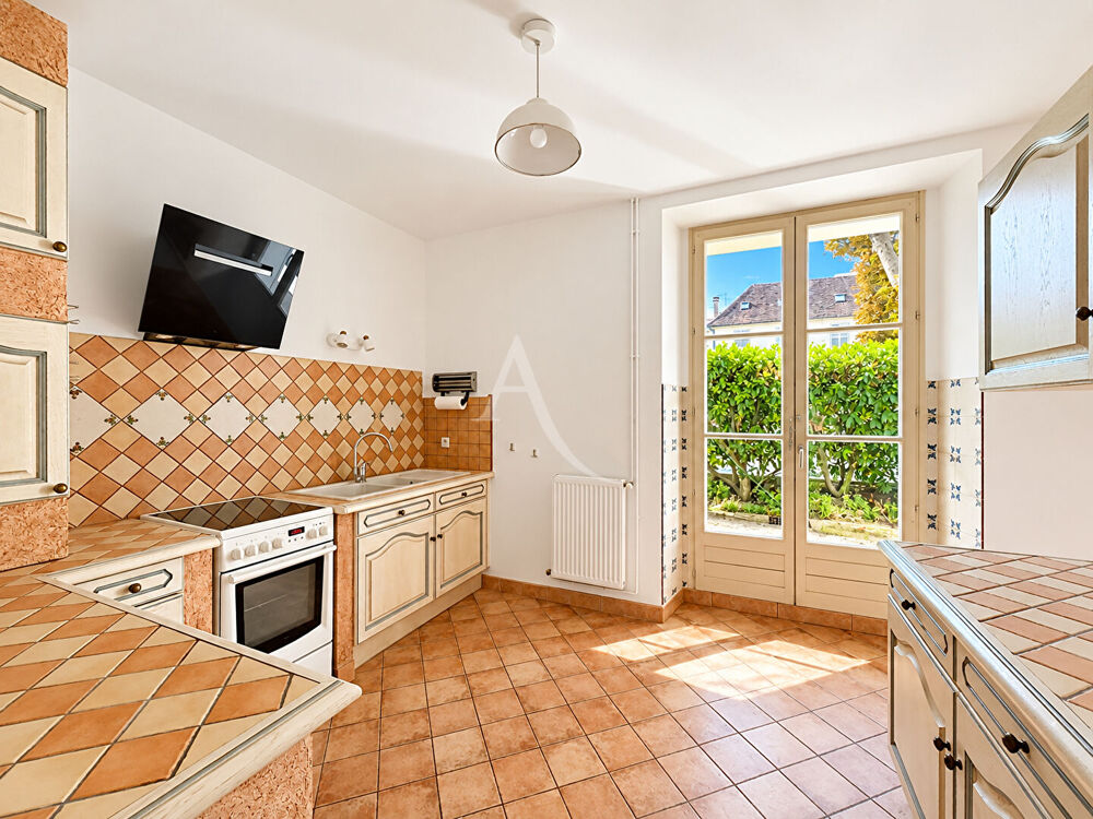 Appartement au pied de la Cathédrale de Meaux - 3 pièces - 2 chambres - 80 m2 - terrasse - stationnement et cave
