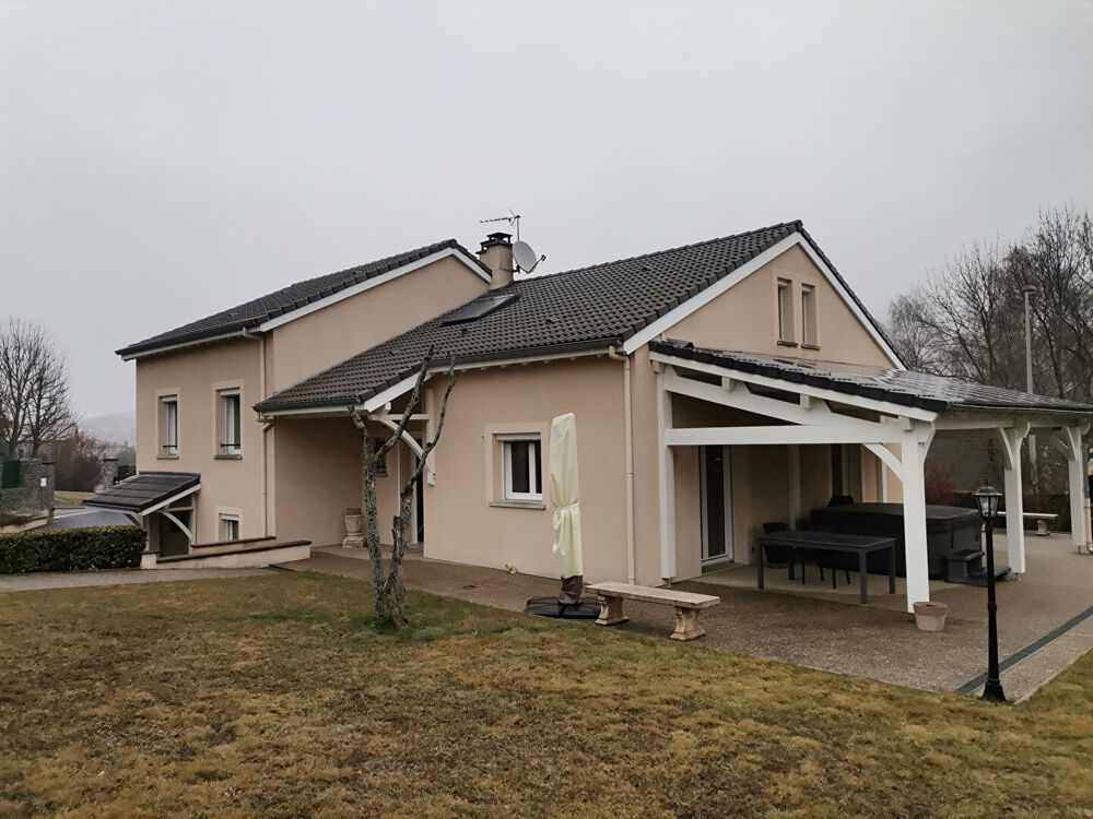 Belle maison avec 5 chambres, garage et terrain dans centre d'Yssingeaux