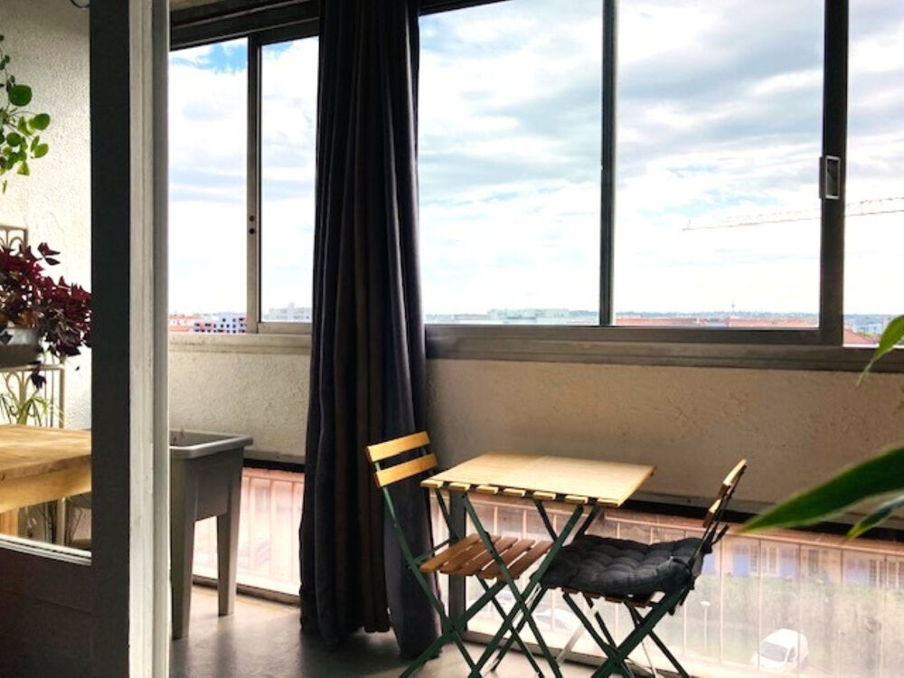 Lumineux appartement T4 de 78m² avec balcon, vue dégagée, place de parking privative - Bron