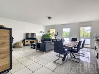  Appartement à louer 5 pièces 143 m²