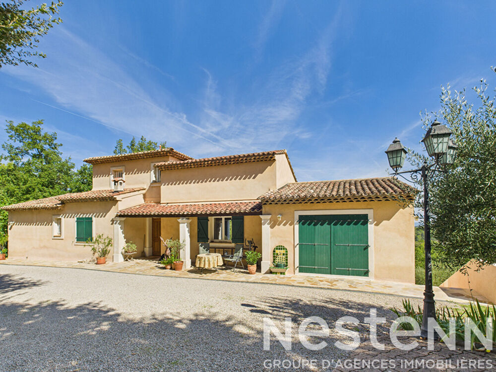 A VENDRE - Maison de 176 m2 , 4 chambres, avec piscine , vue dégagée, grand terrain.