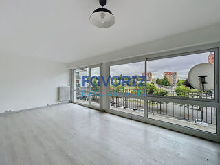  Appartement à louer 3 pièces 77 m²