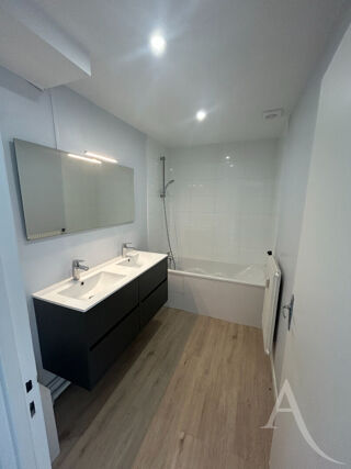  Appartement à louer 3 pièces 59 m²