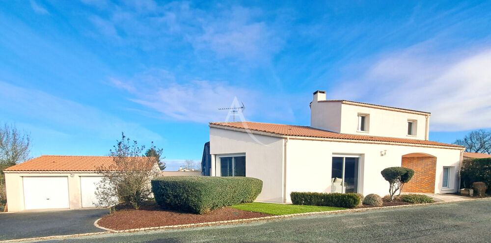 Vente Maison Maison à L'Oie d'environ 174m², sur une parcelle de 1039m² !! L oie
