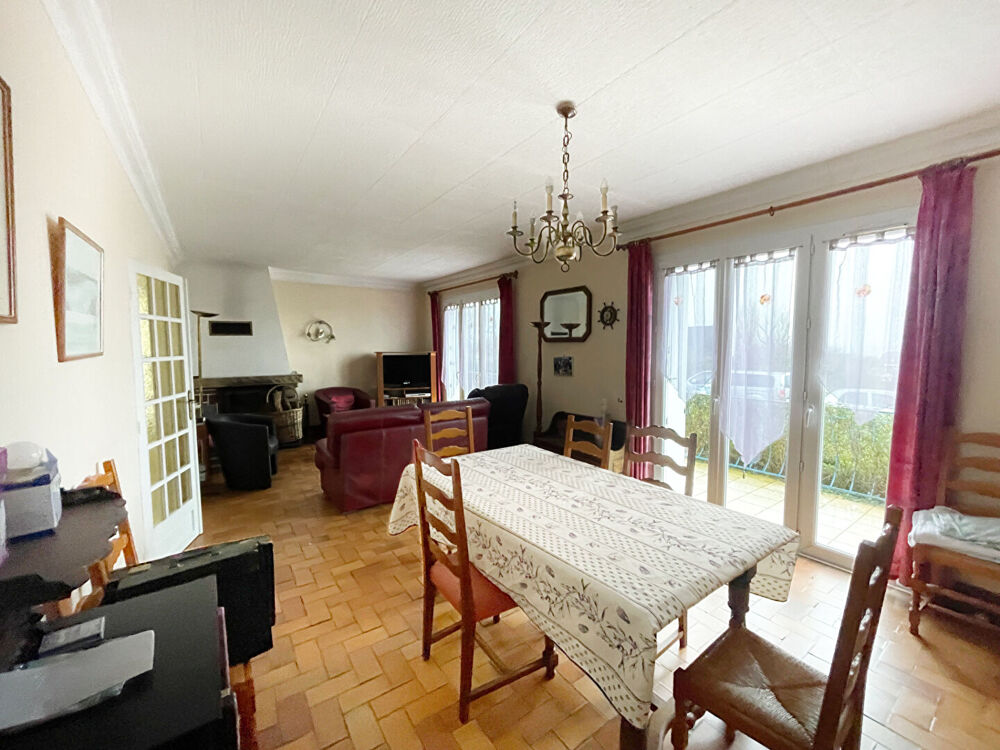 Vente Maison FINISTÈRE: Proche Plomodiern. Spacieuse maison de 7 chambres avec studio attenant, à quelques pas de la plage. Plomodiern