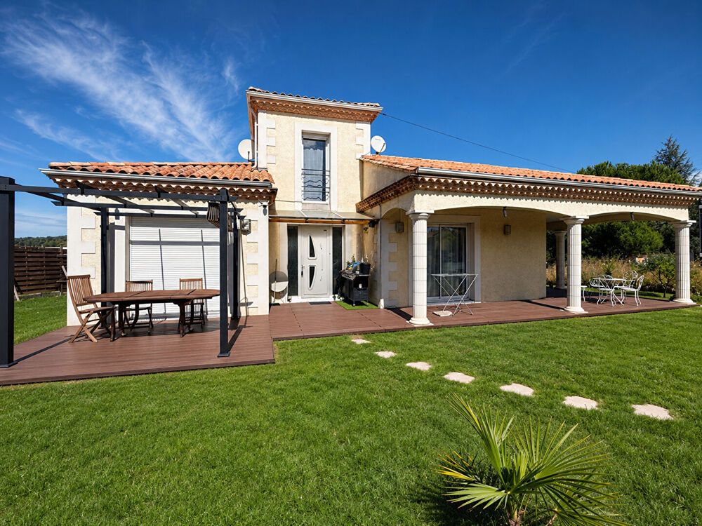 Maison familiale 130 m² de plain-pied avec tour ? 4 chambres ? Garage, carport camping-car et prestations de qualité