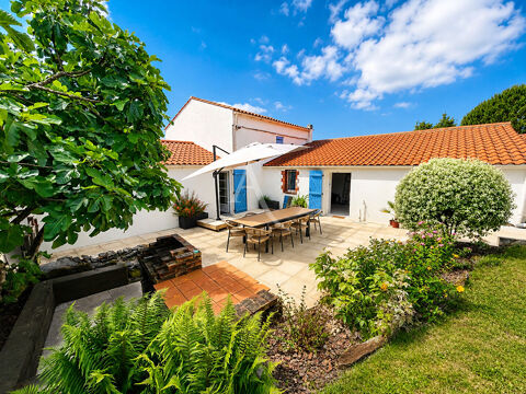   Maison La Chapelle Hermier 5 pièce(s) 128 m2 Maison - 5 pièce(s) - 130 m²