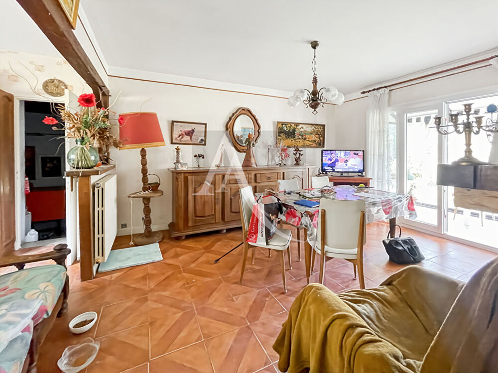 Vente Maison Maison de campagne avec 1,11 hectares et dépendances. Fumel