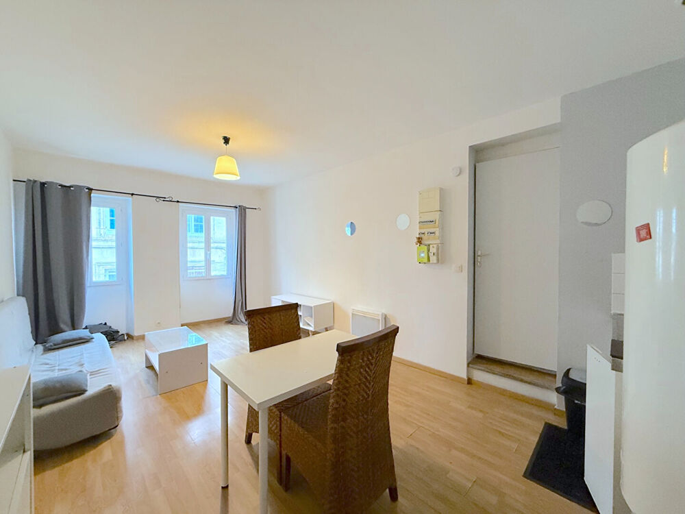 Location Appartement A LOUER APPARTEMENT UNE PIECE MEUBLE - PAUILLAC CENTRE Pauillac