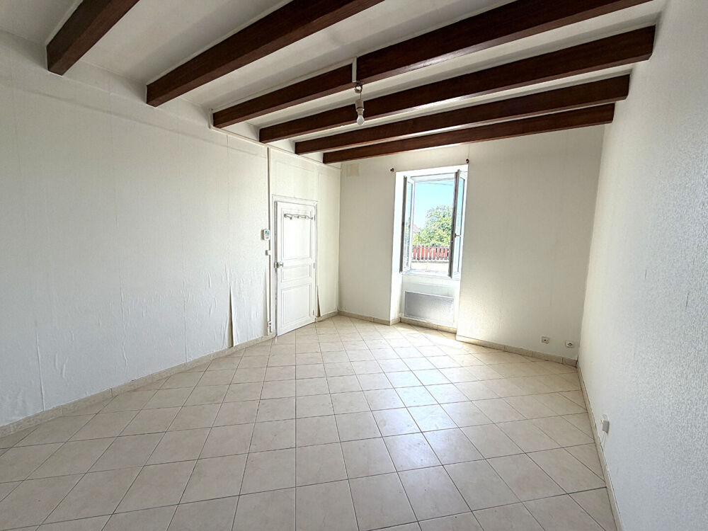 Maison de 83m² habitables avec 2 chambres, dépendances et jardin de 1393m²